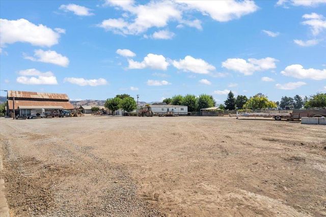 2675 Pacheco Pass Highway, Gilroy, CA 95020