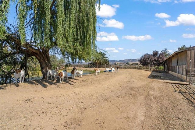 2675 Pacheco Pass Highway, Gilroy, CA 95020