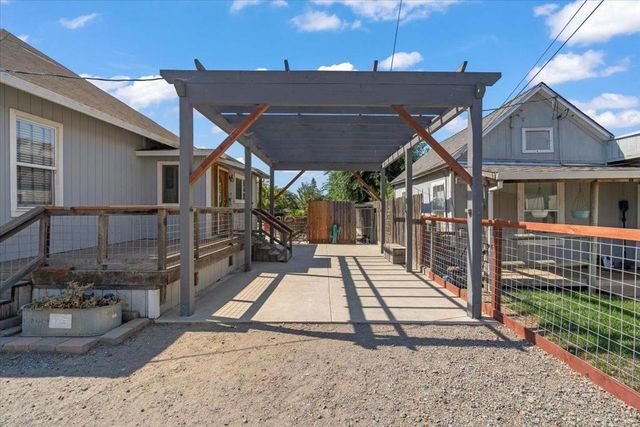 2675 Pacheco Pass Highway, Gilroy, CA 95020