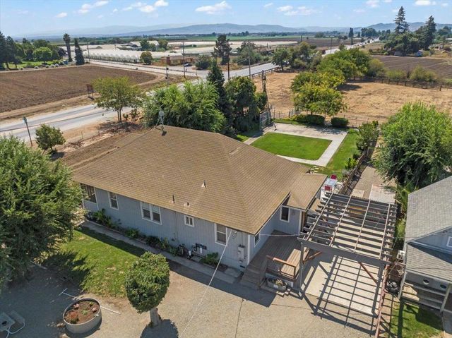 2675 Pacheco Pass Highway, Gilroy, CA 95020