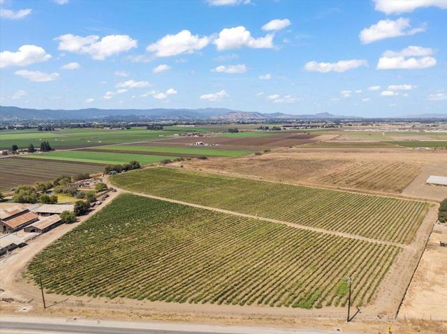 2675 Pacheco Pass Highway, Gilroy, CA 95020