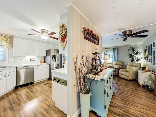 1108 NASSAU CIRCLE, Tavares, FL 32778