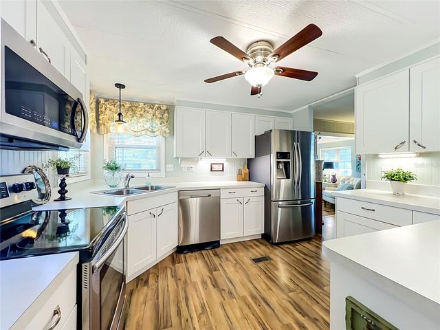 1108 NASSAU CIRCLE, Tavares, FL 32778