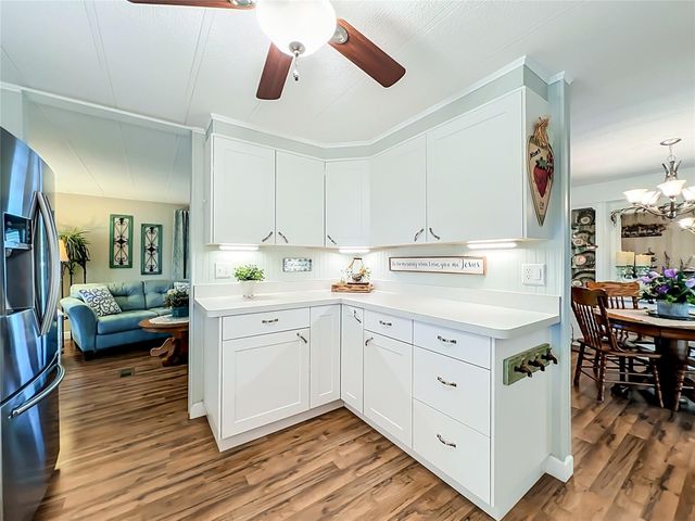 1108 NASSAU CIRCLE, Tavares, FL 32778