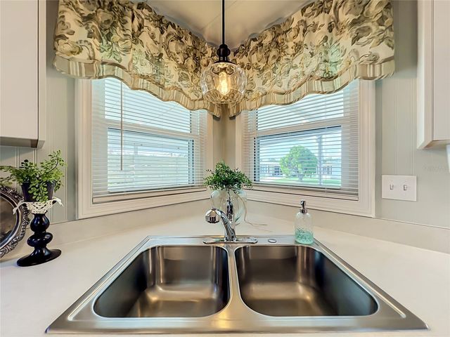 1108 NASSAU CIRCLE, Tavares, FL 32778