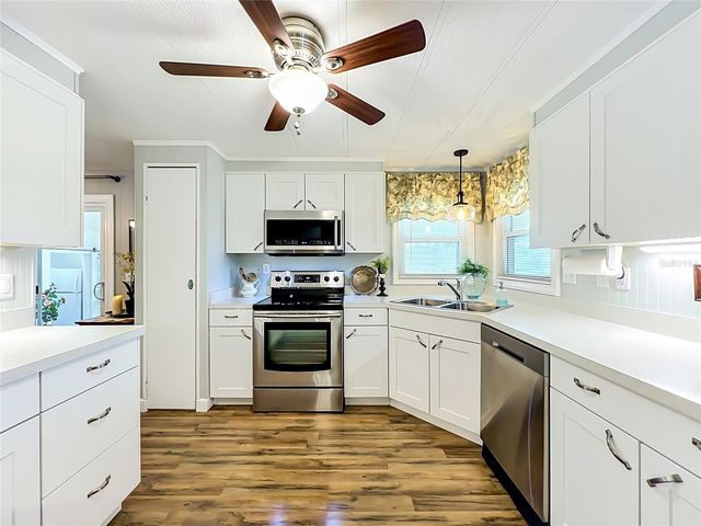 1108 NASSAU CIRCLE, Tavares, FL 32778