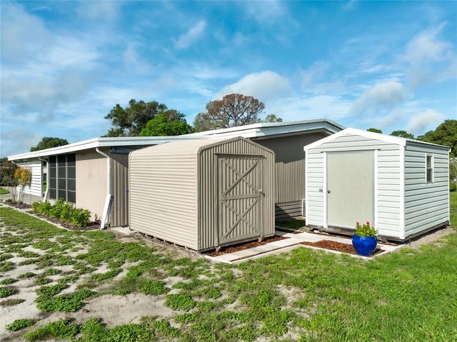 1108 NASSAU CIRCLE, Tavares, FL 32778