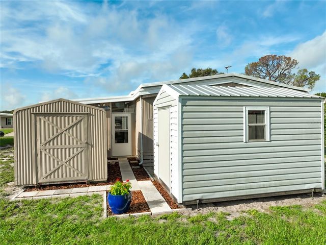 1108 NASSAU CIRCLE, Tavares, FL 32778