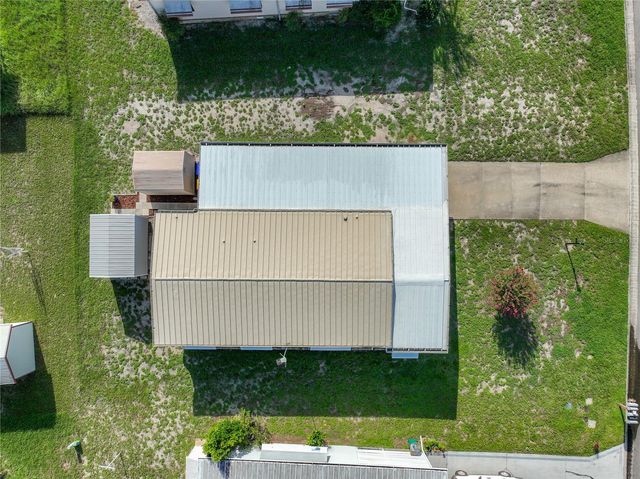 1108 NASSAU CIRCLE, Tavares, FL 32778