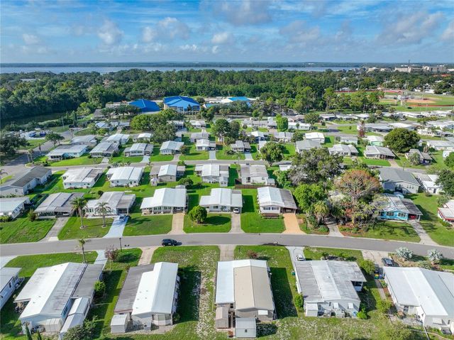 1108 NASSAU CIRCLE, Tavares, FL 32778