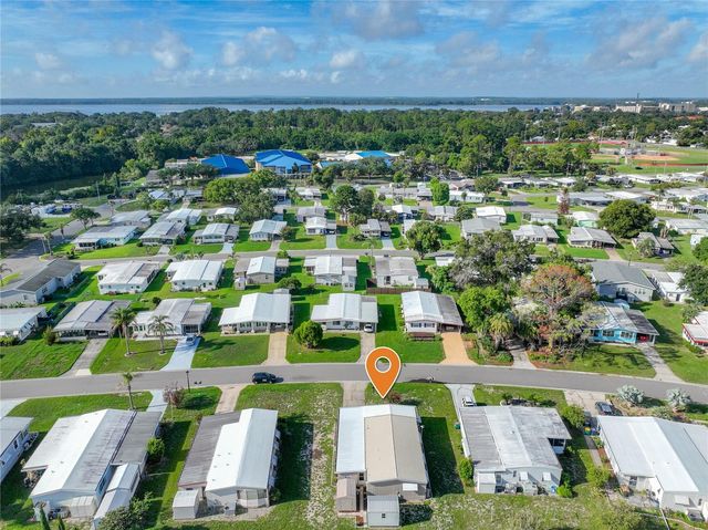 1108 NASSAU CIRCLE, Tavares, FL 32778