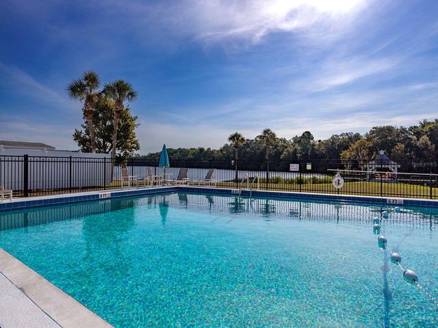 1108 NASSAU CIRCLE, Tavares, FL 32778