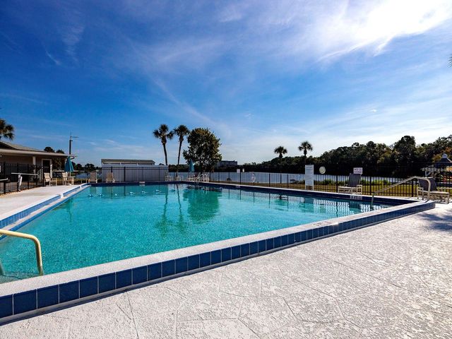 1108 NASSAU CIRCLE, Tavares, FL 32778