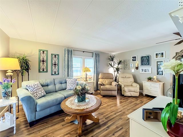 1108 NASSAU CIRCLE, Tavares, FL 32778
