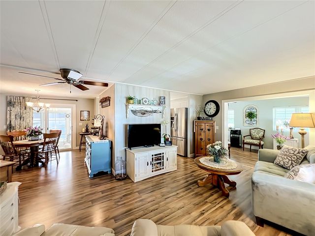 1108 NASSAU CIRCLE, Tavares, FL 32778