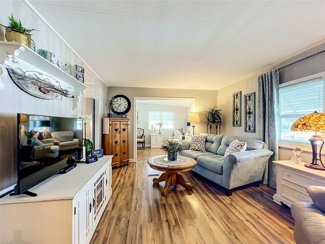 1108 NASSAU CIRCLE, Tavares, FL 32778