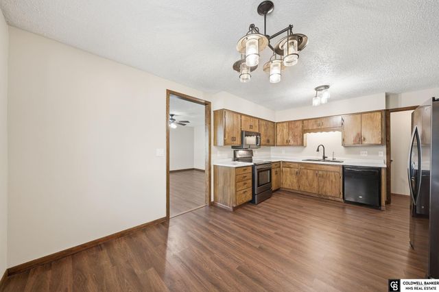 3207 W 16th Street, Grand Island, NE 68803