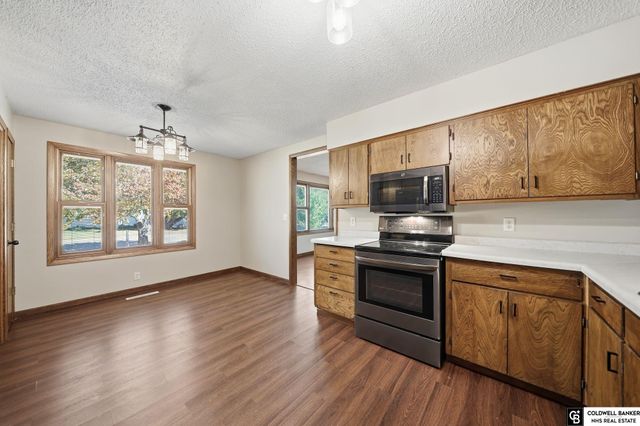 3207 W 16th Street, Grand Island, NE 68803