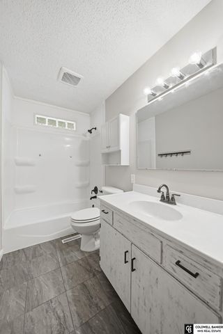 3207 W 16th Street, Grand Island, NE 68803