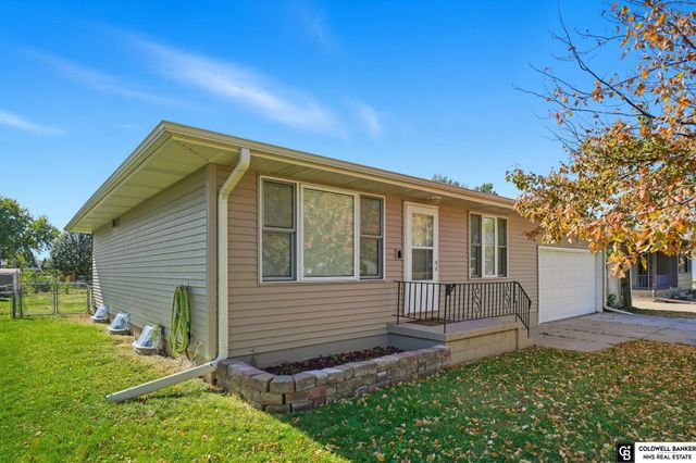3207 W 16th Street, Grand Island, NE 68803