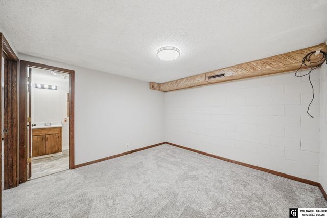 3207 W 16th Street, Grand Island, NE 68803