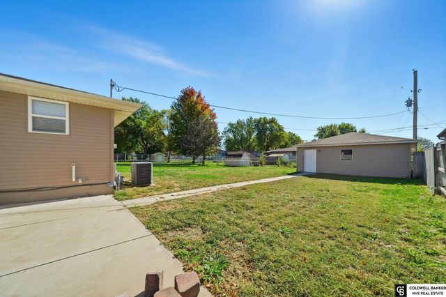 3207 W 16th Street, Grand Island, NE 68803