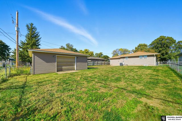 3207 W 16th Street, Grand Island, NE 68803