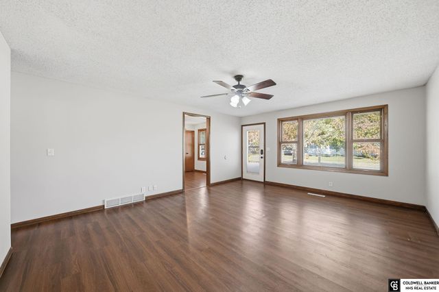 3207 W 16th Street, Grand Island, NE 68803