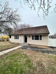 7 Highview Lane, Ridge, NY 11961