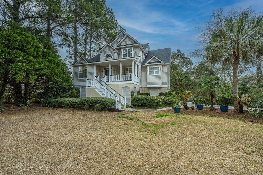 Image 1 of property listing at 509 Chimney Bluff Drive, Mount Pleasant, SC 29464