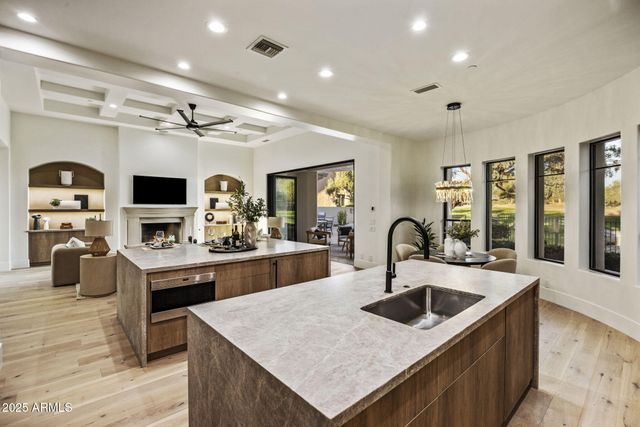 9905 N 78TH Place, Scottsdale, AZ 85258