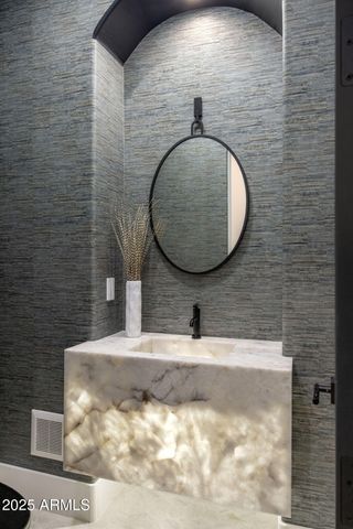 9905 N 78TH Place, Scottsdale, AZ 85258