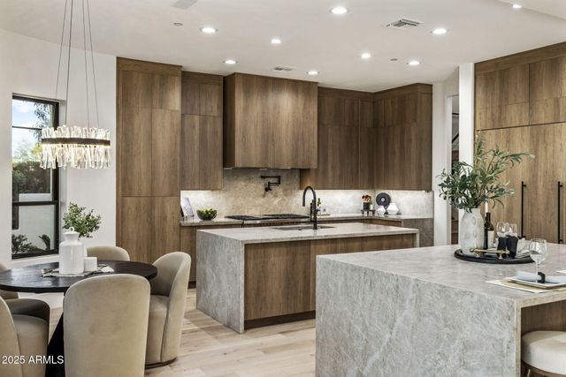 9905 N 78TH Place, Scottsdale, AZ 85258