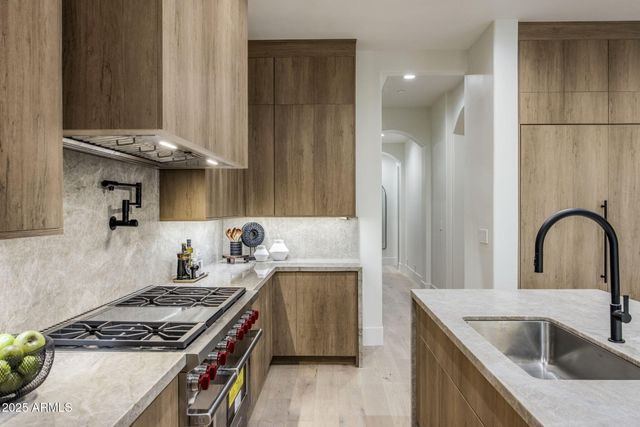 9905 N 78TH Place, Scottsdale, AZ 85258