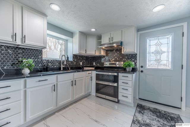 4251 D Street, Omaha, NE 68107