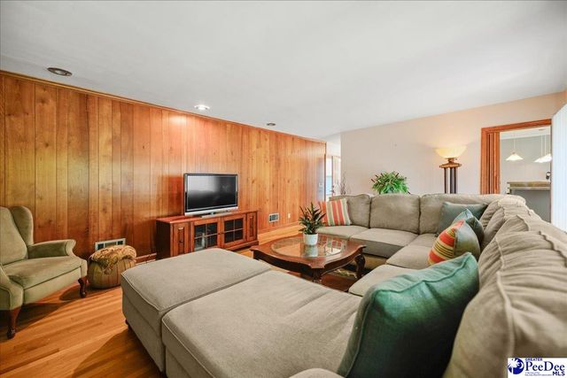 506 Gregory St, Timmonsville, SC 29161