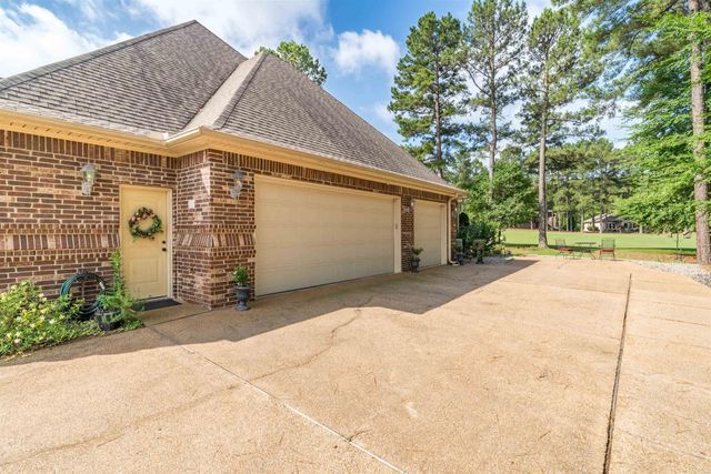 26 Manzanares Drive, Hot Springs Village, AR 71909