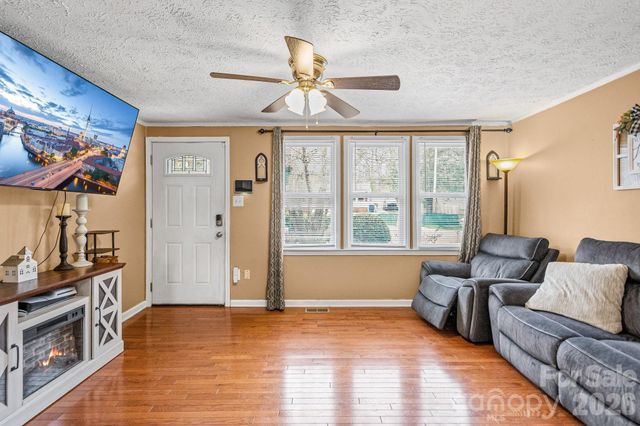 121 Morris Avenue, Mount Holly, NC 28120