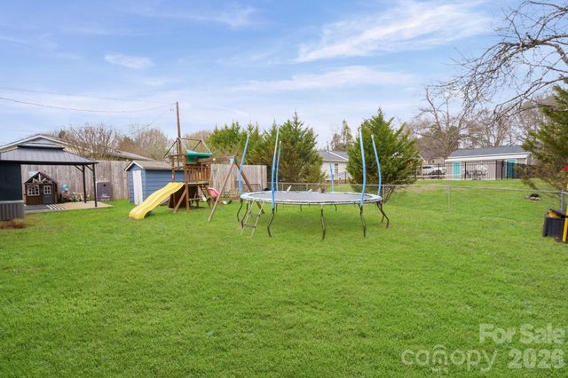 121 Morris Avenue, Mount Holly, NC 28120