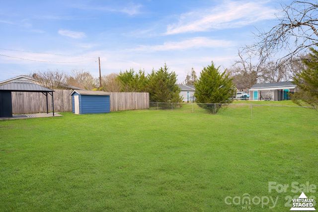 121 Morris Avenue, Mount Holly, NC 28120