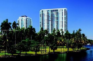 1861 NW South River Dr 2303, Miami, FL 33125