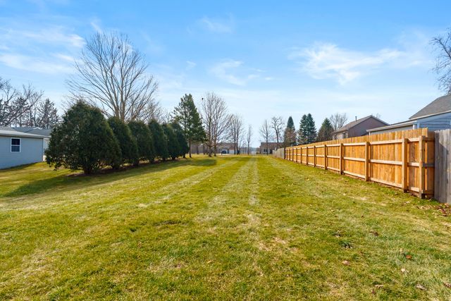 1016 W Villas Drive, Vicksburg, MI 49097