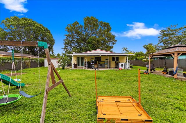 736 NW 8th, Florida City, FL 33034