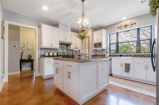 1400 N Cuernavaca DR, Austin, TX 78733