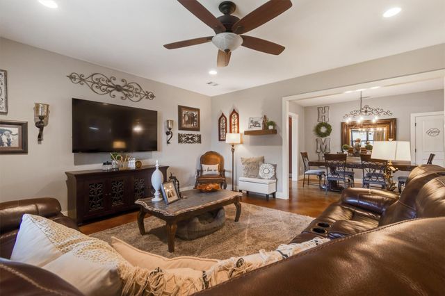 1400 N Cuernavaca DR, Austin, TX 78733