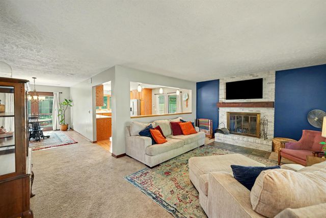 119 S Douglas, Salina, KS 67401