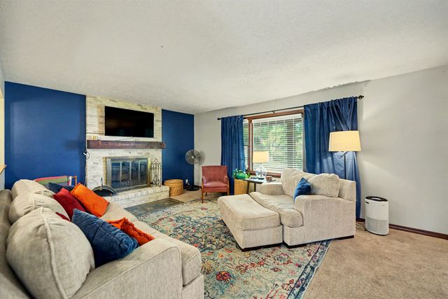 119 S Douglas, Salina, KS 67401