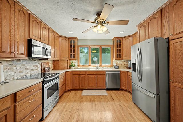 119 S Douglas, Salina, KS 67401