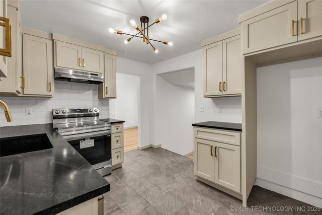 514 S Broadway Avenue, Coweta, OK 74429