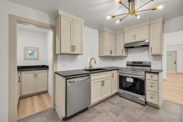 514 S Broadway Avenue, Coweta, OK 74429